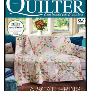 以下が含まれることがあります： 「Today's Quilter」誌の表紙には、幾何学模様のカラフルなキルトが描かれています。キルトはピンク、緑、黄色、青の三角形で構成されています。表紙には「A scattering of colour」というテキストも含まれています。