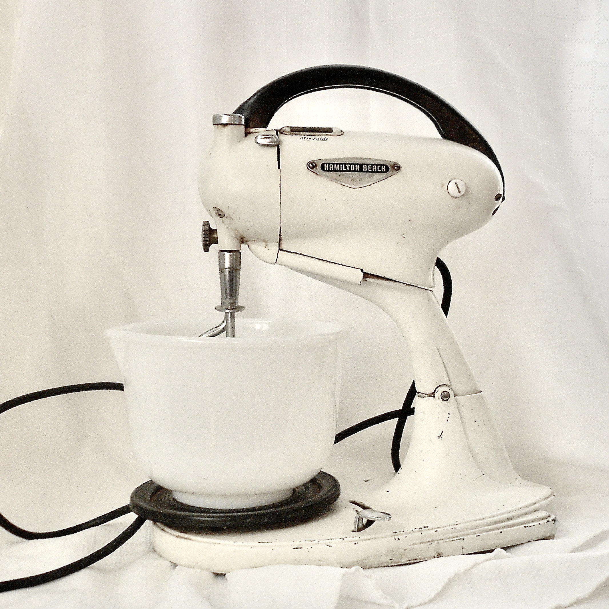 Vintage Hamilton Beach Scovill Model K Mixer w/ 2 Mixing Bowls and Beaters-  powered on - Northern Kentucky Auction, LLC