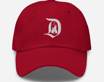 Cappellino con la scritta "D" ricamata - Minimal / DCA Unisex / Accessorio magico per parchi a tema
