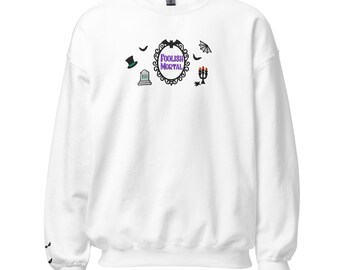 Maglione di Halloween ricamato Foolish Mortal - Candelabro con cornice decorata, lapide, EST. 999 - Ispirato alla casa stregata - Parco a tema WDW DCA
