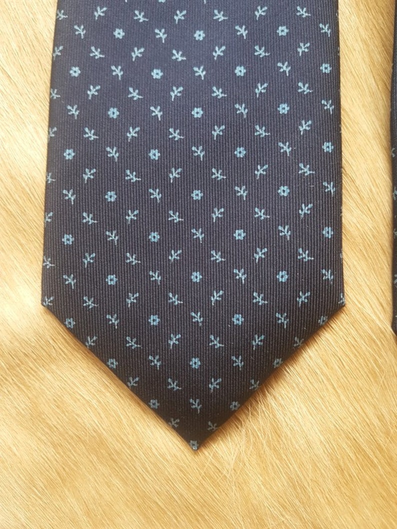 E MARINELLA vintage hand-woven 5 Fold silk tie.