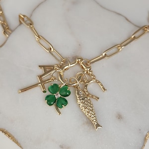 Naszyjnik Multi Custom Charm. Karabinek z zapięciem w kształcie podkowy. Zaprojektuj biżuterię dla siebie. Dobra dla niej i najlepszej przyjaciółki