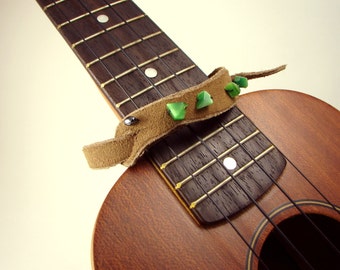 Oroboros - Suede Bracelet With Green & Hematite beads