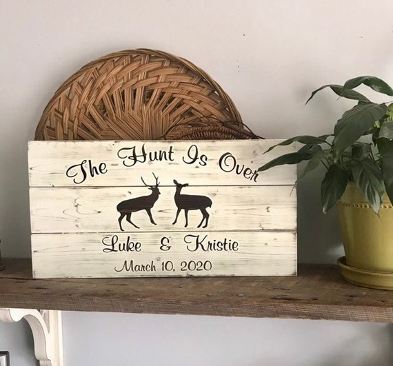 Last Name Sign, Established Date Sign, Wood Deer Sign, Rustic Home Decor, Couple Gift, Personalized Wedding Gift