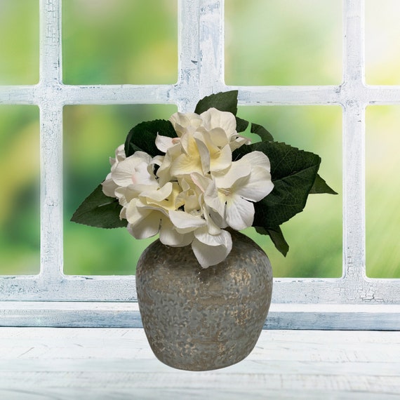 Ceramic Vase with Hydrangea’s Off White, Rustic Home Decor, Shelf Decor, Spring Flower Vase For Bookshelf, Decorative Vase, Mother Flowers