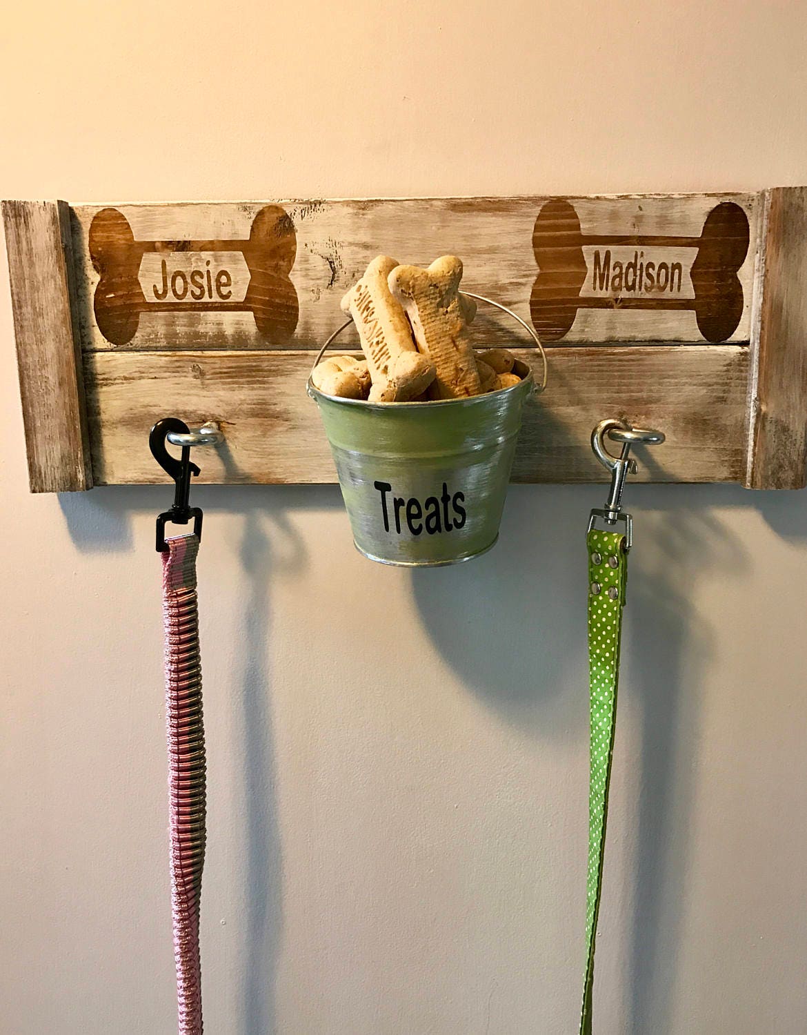 personalized leash holder