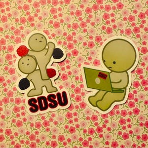 Sticker Smiski - San Diego State University - Glow-in-the-Dark sticker - Laptopeditie - Perfect voor die late nachtstudies!