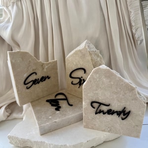 Números de mesa de mármol beige, número de mesa de piedra / número de mesa para bodas