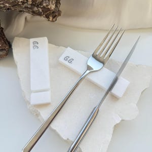 Soporte para cubiertos de mármol blanco personalizado, soporte para cuchillos grabado a medida