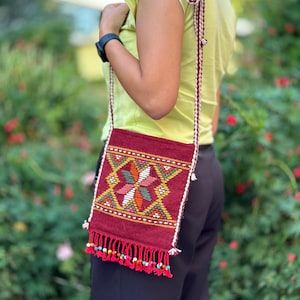 Handwoven Cotton Crossbody Bag: Bohemian Hobo Purse