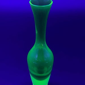 Vaso a bocciolo sommerso in vetro uranio/verde di Murano - Vetro uranio
