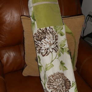 Chrysanthemum Yoga Mat Bag with Zippered Pocket, Yoga Mat Storage Bag, Shoulder Strap, Crossbody
