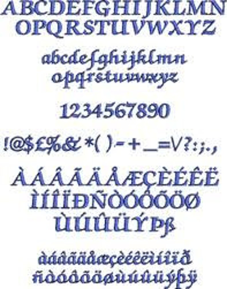 以下が含まれることがあります： 青色の刺繍されたアルファベットと数字のセット。大文字と小文字、数字の0〜9、さまざまな記号が含まれています。フォントは装飾的なスクリプトスタイルで、刺繍プロジェクトに最適です。