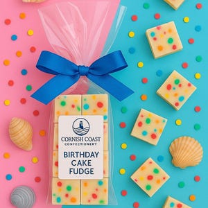 Geburtstagskuchen Fudge I Handmade Cornish Fudge | Spaß Feinschmecker Geschenk | Partytüten-Leckerli | Strumpffüller | Süßes Kindergeschenk I Fun Fudge I Fudge