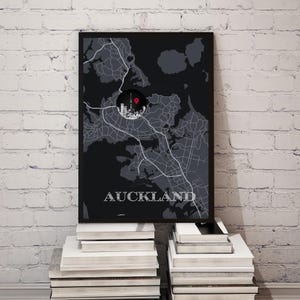 BESONDERES: Vier Auckland Kunstdrucke mit digitaler Landkarte (schwarz und weiß). 2 schwarzweiß- und 1 classic und noir print mit Lagenmarkern.
