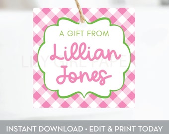 Peut inclure: Étiquette cadeau en vichy rose et blanc avec une bordure verte. L'étiquette comporte une étiquette blanche avec le texte "A Gift From Lillian Jones".