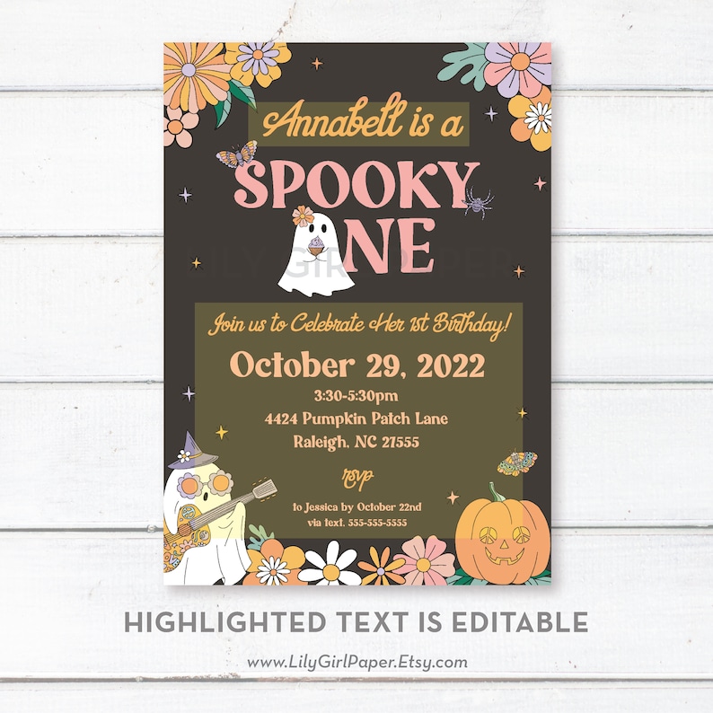 K&ouml;nnte beinhalten: Eine druckbare Halloween-Einladung zum ersten Geburtstag mit einem Geist, der einen Cupcake h&auml;lt, und dem Text "Annabell is a Spooky One" in Rosa und Schwarz. Die Einladung enth&auml;lt das Datum "October 29, 2022", die Uhrzeit "3:30-5:30pm", die Adresse "4424 Pumpkin Patch Lane, Raleigh, NC 21555" und RSVP-Informationen. Der Hintergrund ist dunkelbraun mit bunten Blumen und Sternen.