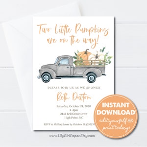 Puede incluir: Una invitaci&oacute;n imprimible para una fiesta de bienvenida al beb&eacute; con una ilustraci&oacute;n de acuarela de una camioneta gris que lleva calabazas. El texto dice "Two Little Pumpkins are on the way!" e incluye el nombre "Beth Dutton", la fecha "Saturday, October 24, 2020", la hora "2-4pm", la direcci&oacute;n "2442 Bell Grove Drive, High Point, NC", y la informaci&oacute;n de RSVP. La invitaci&oacute;n tambi&eacute;n incluye el texto "INSTANT DOWNLOAD edit yourself AND print today!"