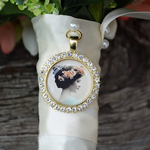 Bouquet photo breloque strass rond or mariage cadre mémoire de mariée bling
