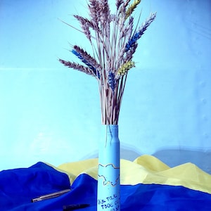 1. 袖で作った花瓶 ウクライナ 2024
