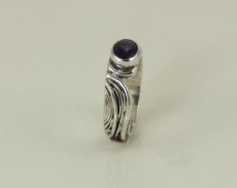 Sterling Silver Ring With Grape Amethyst