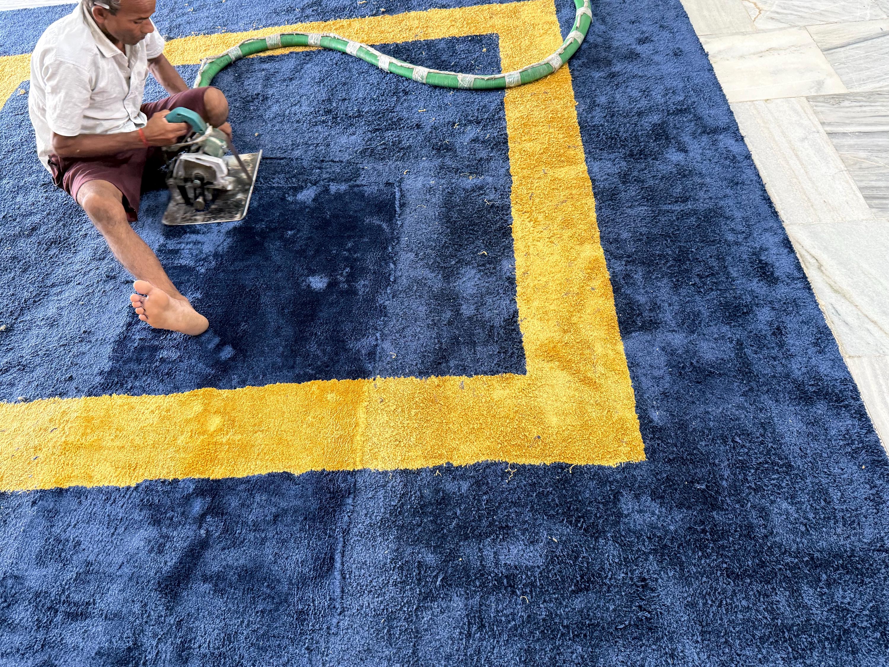 ネイビーブルーゴールドボーダーラグ - ハンドタフテッドウール