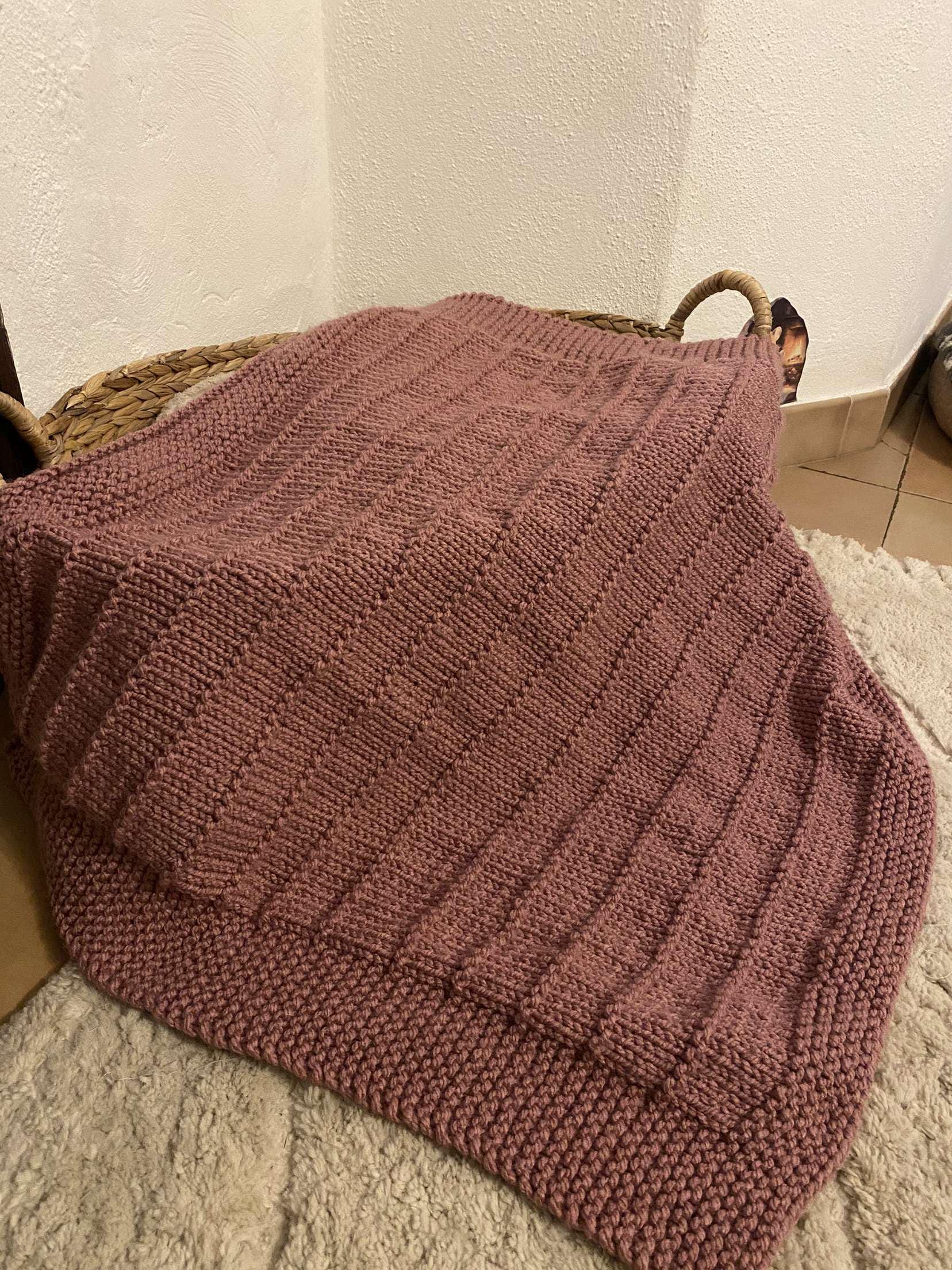 Je fait une petite couverture avec les reste de laine des rectangles de 40 mailles et 18cm haut