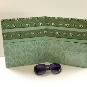Helpful Bee - Ministry Organizer - Service Folder - JW gifts - Magazine and  Tract holder
