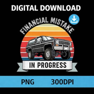 Könnte beinhalten: Digitaler Download-Grafik mit einem schwarzen Truck mit großen Reifen, vor einem Sonnenuntergangsdesign. Der Text lautet "FINANCIAL MISTAKE" in einem kreisförmigen Muster und "IN PROGRESS" auf einem Banner. Das Bild ist mit "PNG 300DPI" beschriftet.