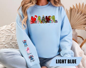 Sudadera navideña personalizada de Stitch para mamá con el nombre del niño en la manga, sudadera con capucha de Stitch de Disney, regalo personalizado para mamá, suéter de Lilo y Stitch