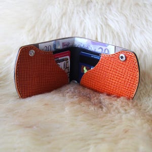 Tarjetero de piel con botón a presión, billetera horizontal plegable, billetera gris, monedero multicolor único, idea de regalo perfecta, accesorio de piel