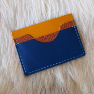 Tarjetero fino, billetera de cuero amarillo para tarjetas, bolsillo minimalista para tarjetas, accesorio de cuero de grano completo cosido a mano, tarjetero unisex compacto