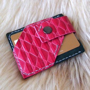 Tarjetero de cuero minimalista: billetera moderna con broche, regalo perfecto para ella, billetera para tarjetas, bolsillo compacto para tarjetas, accesorio elegante para mujeres