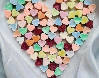 Set of mini heart-shaped scented wax melts (2.5 cm) made of soy wax, vegan natural wax melt burner, fragrance from Grasse, handmade in France.
