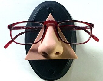 Wall mounted triangular nose glasses display