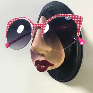 Red Lips Eyeglass Display Wall Mount image 4