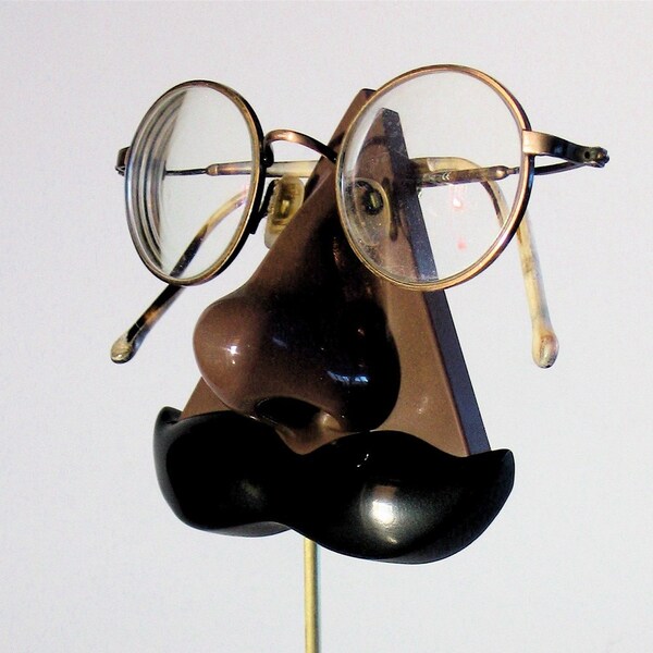 Chocolate Brown Nose Eyeglass stand