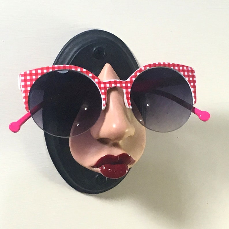 Red Lips Eyeglass Display Wall Mount image 3