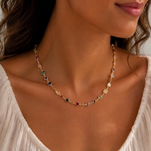 Collana delicata con cristalli, collana con pietre preziose colorate, collana multicolore, regalo portafortuna per lei, regalo estivo per la famiglia