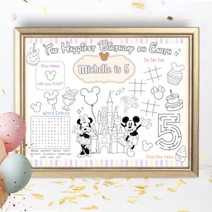 Könnte beinhalten: Ein gerahmtes Geburtstags-Aktivitätsboard mit Mickey- und Minnie-Mouse-Illustrationen. Das Board enthält ein Wortsuchrätsel, Tic-Tac-Toe und ein Labyrinth. Der Text lautet "The Happiest Birthday on Earth" und "Michelle is 5".