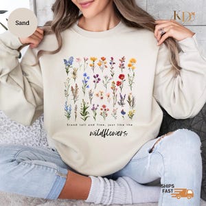 Wildflower Floral Sweatshirt for Women | Trendy Botanical Gardener shirt | Plant Lover Gift | Spring Wildflower Pullover | Mother Day Gift
