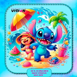 Puede incluir: Una ilustración digital de Stitch y Lilo de Lilo & Stitch de Disney en una playa con una palmera, una sandía, una sombrilla de playa y una bebida rosa. El texto "PRINTCRAFTS VISION" está en la esquina superior izquierda de la imagen. La imagen mide 13 x 13 pulgadas, 3600 píxeles y 300 DPI.