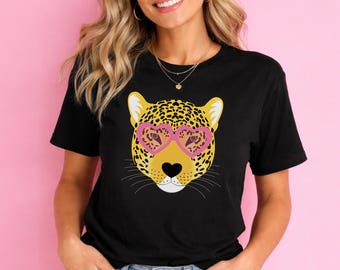 Cute Leopard T-Shirt Pink Heart Sunglasses – Animal Lover Gift Tee, Funny Stylish Graphic Shirt for Women