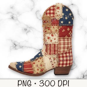 Puede incluir: Bota de vaquero de patchwork con telas rojas, blancas y azules. La bota tiene una punta afilada y un tacón bajo. Está decorada con estampados florales, de rayas y de estrellas. El texto "PNG • 300 DPI" está en la parte inferior.