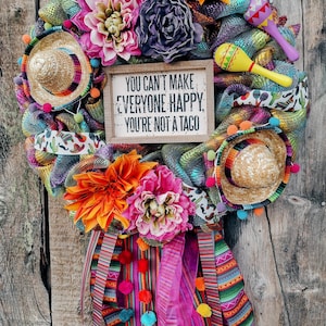 Guirlanda de porta de entrada brilhante e festiva de fiesta ou Cinco de Mayo. Guirlanda de Cinco de Mayo. Guirlanda de Fiesta. Guirlanda Latina. Guirlanda de porta de entrada.
