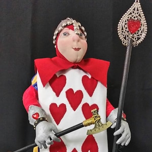 La Reina de Corazones: Guardia de cartas