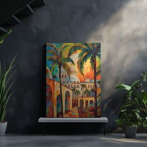 Könnte beinhalten: Ein farbenfroher Leinwanddruck, der eine tropische Szene mit Palmen, gewölbten Gebäuden und einer Kuppelstruktur darstellt. Das Kunstwerk zeigt lebendige Farbtöne von Orange, Blau, Grün und Gelb und schafft eine warme und einladende Atmosphäre. Der Druck wird auf einer Bank präsentiert.