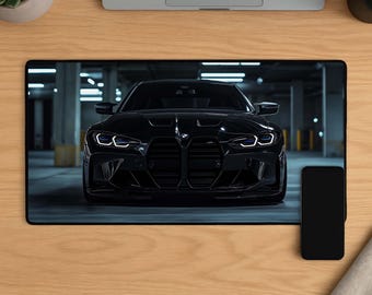 BMW M4 Schreibtischmatte, Auto Mauspad, Gaming Desk Mat, Sportwagen Deko, Geschenk für BMW Fan