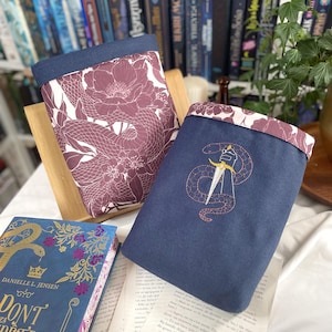 Custodia per libri fantasy reversibile di GRANDE FORMATO ispirata a The Bridge of Storms - per copertina rigida e tascabile speciale bookstagram