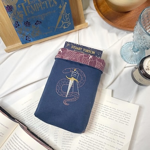 Custodia per libri fantasy TASCABILE fronte-retro ispirata a The Bridge of Storms - per copertina rigida e tascabile speciale bookstagram